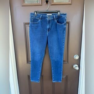 Levi’s 720 High Rise Super Skinny Crop